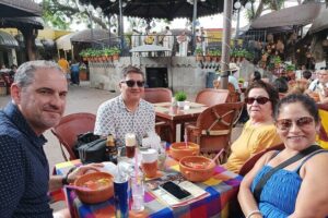 Tonalá and Tlaquepaque Tour: Private Mexican Pottery Experience - The Tonalá market windows: when you actually get the craft stalls