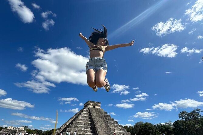 Tour Chichen Itza 2 Cenotes Suytun and Ik-kil - Suytún Cenote swim: getting that light-ray moment