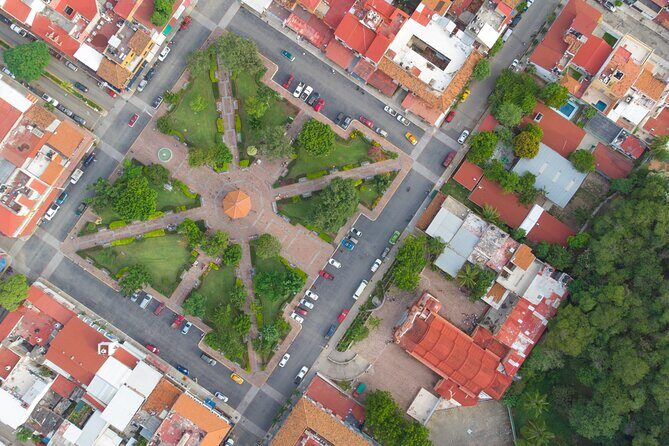 Tour in Huatulco and Playa La Entrega - Stop 2: Iglesia De La Crucecita and the church square pause