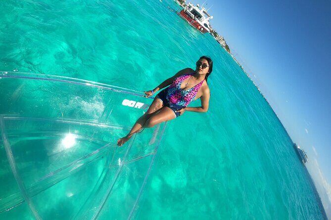 Tour Isla Mujeres excursion in Collective Transparent Boat - Price and value: $36.52 for 45 minutes of reef viewing