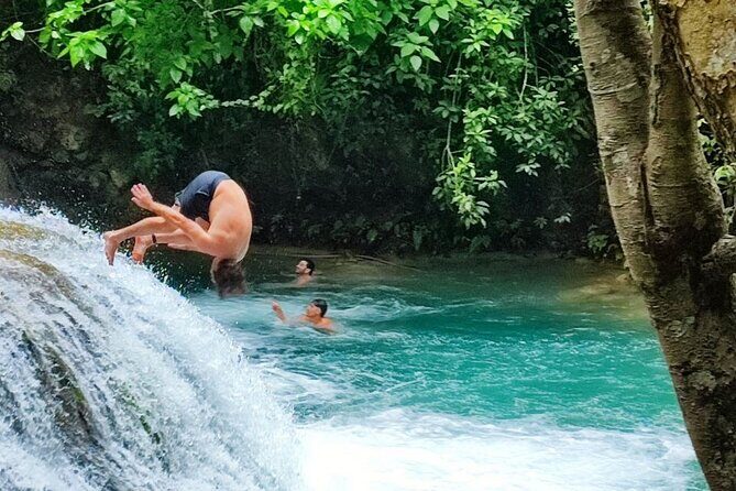 Tour to Copalitilla Magical Waterfalls from Huatulco with admission included - Stop 2: the meal, plus why the tastings matter (and where they can feel salesy)