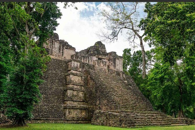 Tour to Dzibanche and Kohunlich with Transportation and 3 Course Meal Included - Your guide really shapes the day