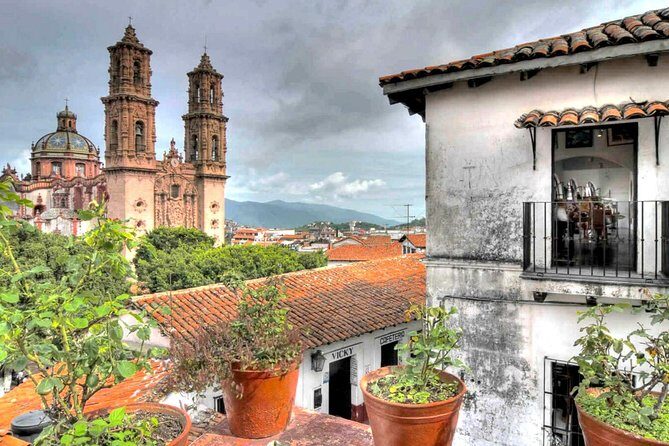 Tour to Taxco and Cuernavaca - Plaza de la Constitución and the Cathedral Stop: Quick Wins for Great Photos