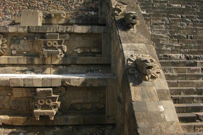 Tour to the Pyramids of Teotihuacán and Basilica of Guadalupe - Teotihuacán pyramids: where the day earns its keep