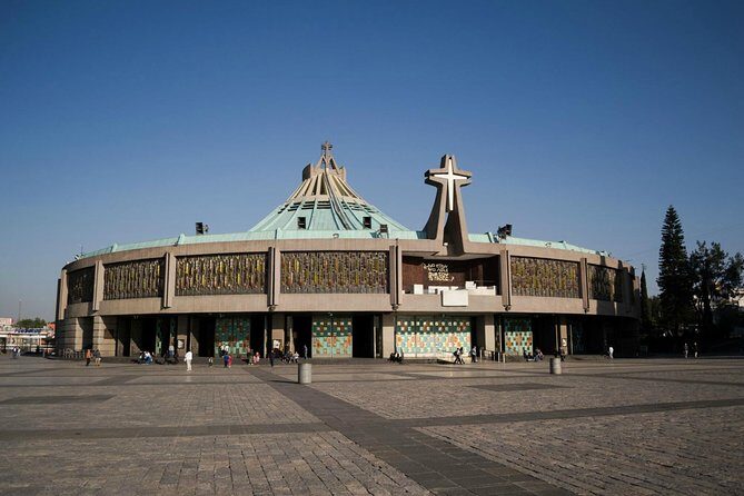 Tour to the Pyramids of Teotihuacán and Basilica of Guadalupe - Time management: expect traffic and possible schedule shifts