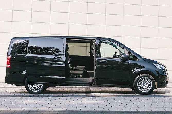 Transfer in Luxury Mercedes Benz Minivan - Flight changes and delays: the rules that can cost you if you’re not careful