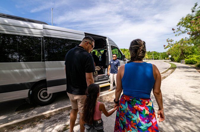 Transporte Privado del aeropuerto de Cancún a Cancún o Riviera - Group discounts and mobile tickets: useful if you’re traveling with people