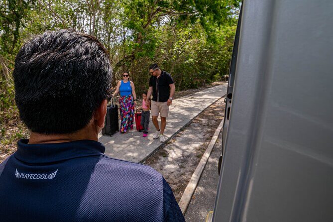 Transporte Privado del aeropuerto de Cancún a Cancún o Riviera - The ride quality: air-con, comfort, and small included extras