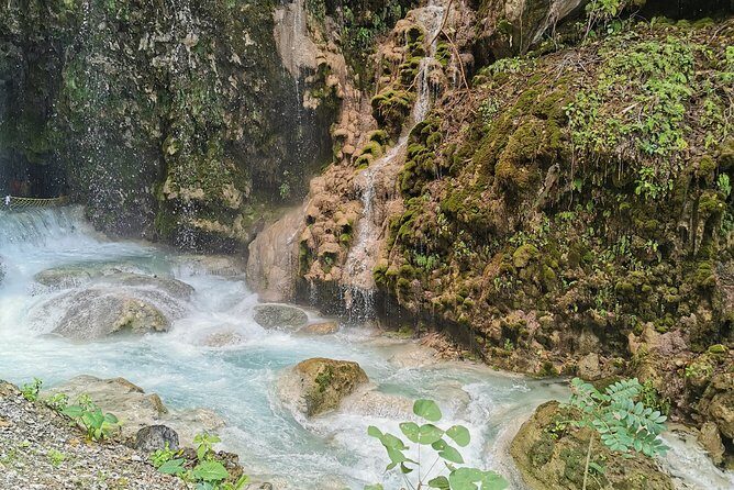 Travel to Tolantongo: Transportation and tickets - Grutas Tolantongo: the first pools and why early matters