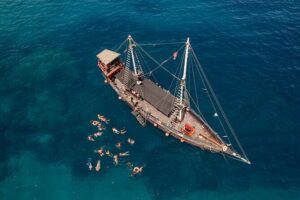 Treasure Hunt Snorkeling Lunch Cruise from Cabo San Lucas - Cabo Arch views and the “treasure hunt” vibe
