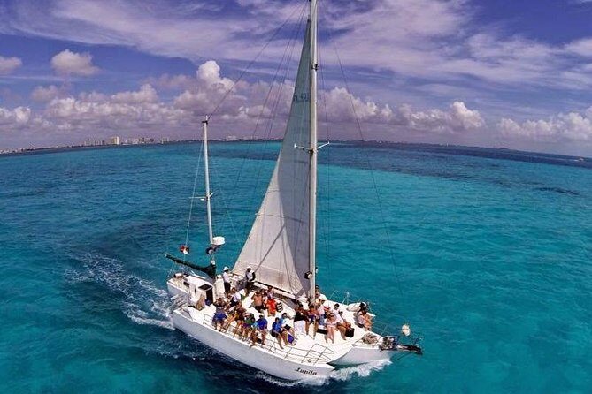 Trimaran La Lupita,Sail Away to Isla Mujeres from Cancun - Sailing Time on the Trimaran: Fun, Music, and Practical Comfort