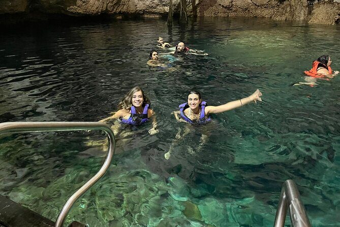 TULUM 4x1 : Archaeological Site, Cenote, 5th Avenue and lunch - A 6:00 am start that packs four major stops