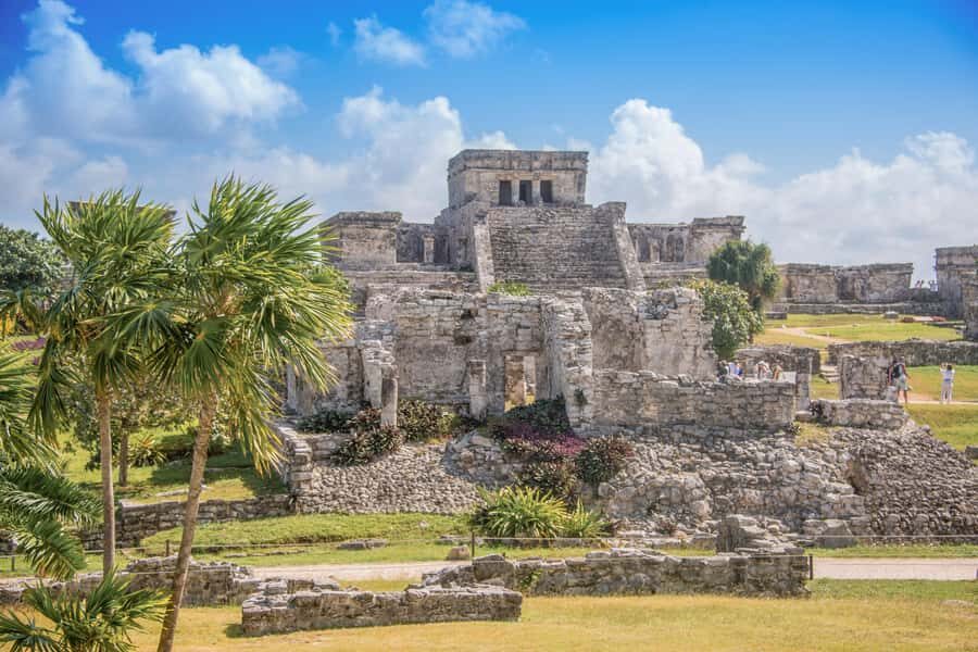 Tulum: Archaeological Zone Guided Tour with Beach Access - Tulum’s Fortress-Seaport Setting: Why It Feels Dramatic