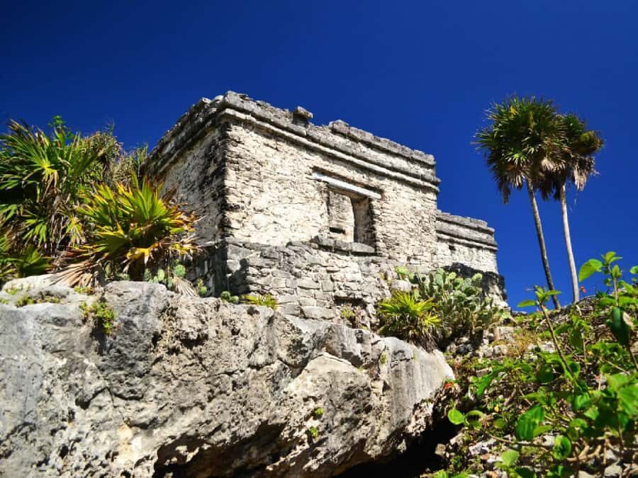 Tulum: Archaeological Zone Guided Tour with Beach Access - Your 75-Minute Walk: The Pace and Flow You Can Count On