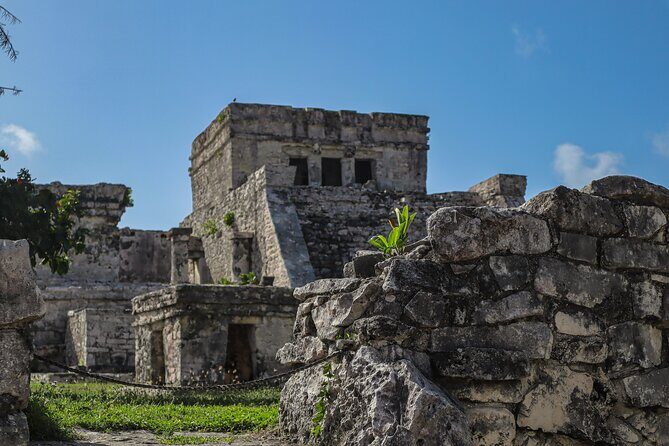 Tulum Ruins, Turtles in Akumal and Cenote tour - Stop 1: Tulum Ruins on the Caribbean edge