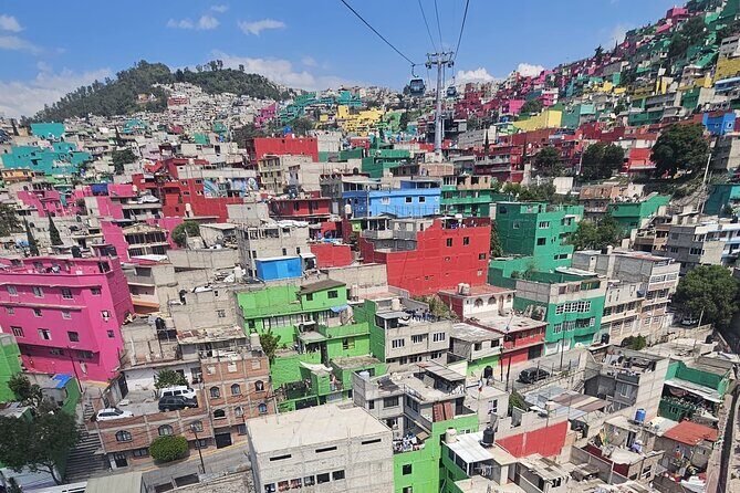 Unique cablecar experience, pulque tasting &unbeatable views - Getting to Indios Verdes and Meeting Your Guide