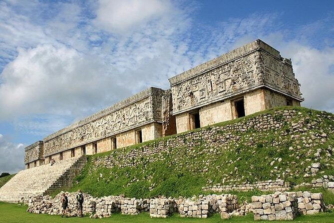 Uxmal and Choco Story Private Tour - Entering Uxmal: what a great guide does at a stunning ruin