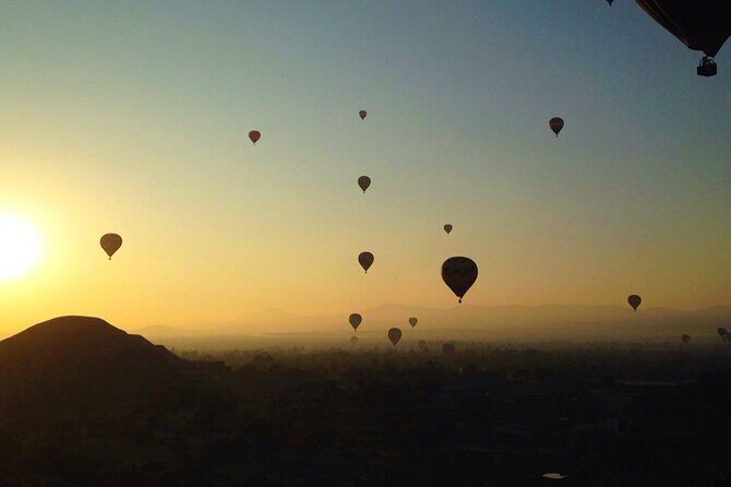 Vuelo amanecer: globo aerostático con Sky Balloons México - Post-Flight Breakfast at Restaurante El Cielo Teotihuacán