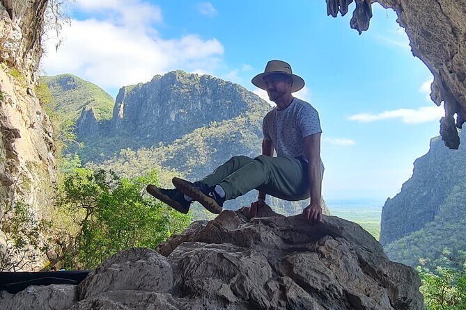 Water hiking Cerro del Agujerado - Rope-assisted climbs and steep moves: what to expect realistically