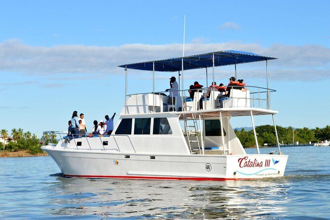 Whale & Dolphin Watching Cruise in Puerto Vallarta All Inclusive - Food and drinks: breakfast first, lunch later, and snack in between