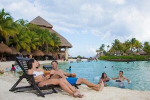 Xcaret Plus Full-Day Tour from Cancun with Transport - Getting from Cancun: pickup reality check and meeting points