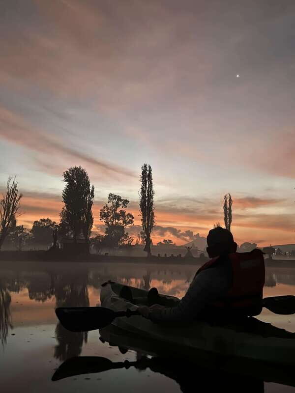 Xochimilco: amanecer en kayak Ciudad de México - Kayaking coaching for beginners: control first, speed never