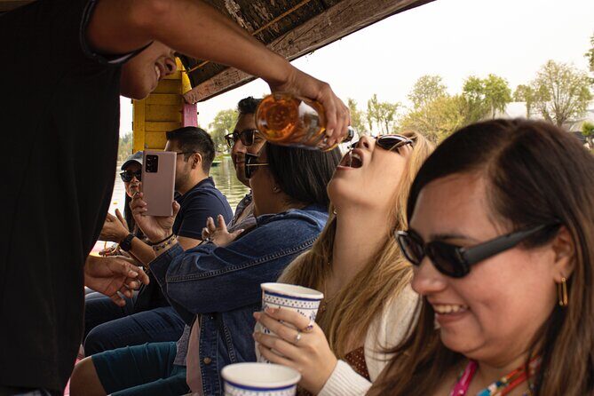 Xochimilco BOAT LIGHT PARTY WITH 1 DRINK AND 4 TAQUITOES + 18 - Host and Group Dynamics: What a 50-Person Max Means