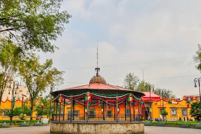 Xochimilco, Casa de Frida Kahlo, Coyoacán and UNAM - Casa de Frida Kahlo (Blue House): Photos Outside, Set Expectations