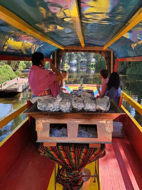Xochimilco: Market, Food and Nature ¡All included! Tour - A calmer Xochimilco morning that still feels like Mexico