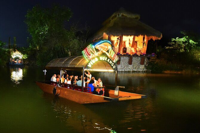 Xoximilco: Boat Fiesta Tour, Tasting, Tequila Bar and Transport - Hosts and guides: what to look for on your boat