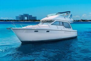 Yacht Meridian 40FT Best Private Rental in Cancun - Meridian 40ft Flybridge: the “private” part that’s actually worth paying for