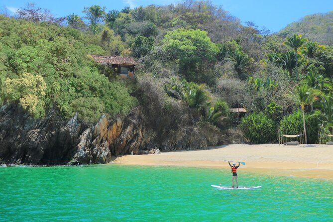 Yelapa Waterfall, BBQ at Exclusive Majahuitas Beach & Open bar - The crew and entertainment: why people talk about the staff